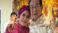 Artis sekaligus politikus Dr H Anwar Fuady, SH, MH bersama istri. (FOTO: SS 1/IST).