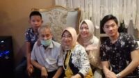 895273a7-7c25-4415-b746-be84b8295dcd Chairul S Matdiah bersama keluarga.