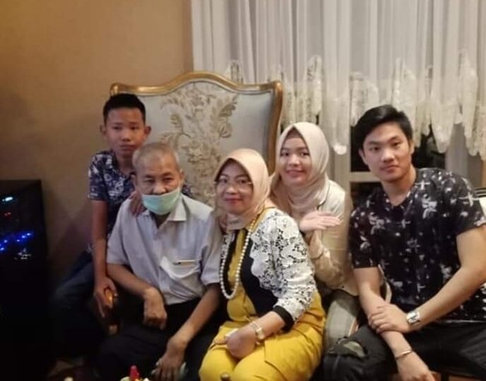 Chairul S Matdiah bersama keluarga.