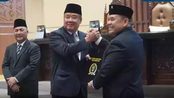 wagub-sumsel-cik-ujang-memberikan-jawaban-pandangan-fraksi-dprd-sumsel-di-rapat-paripurna-1790664778338_169